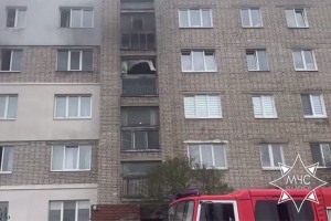 Работники МЧС спасли мужчину при пожаре в Борисове