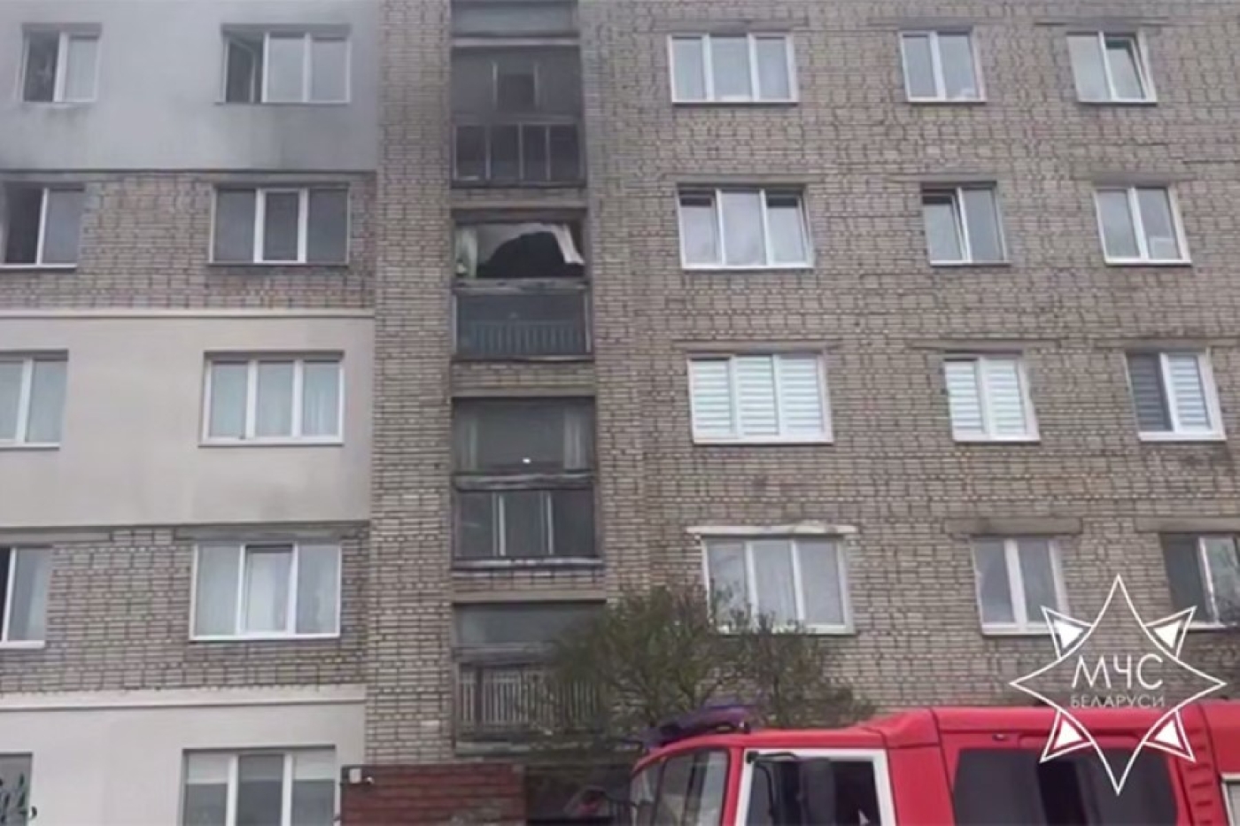 Работники МЧС спасли мужчину при пожаре в Борисове