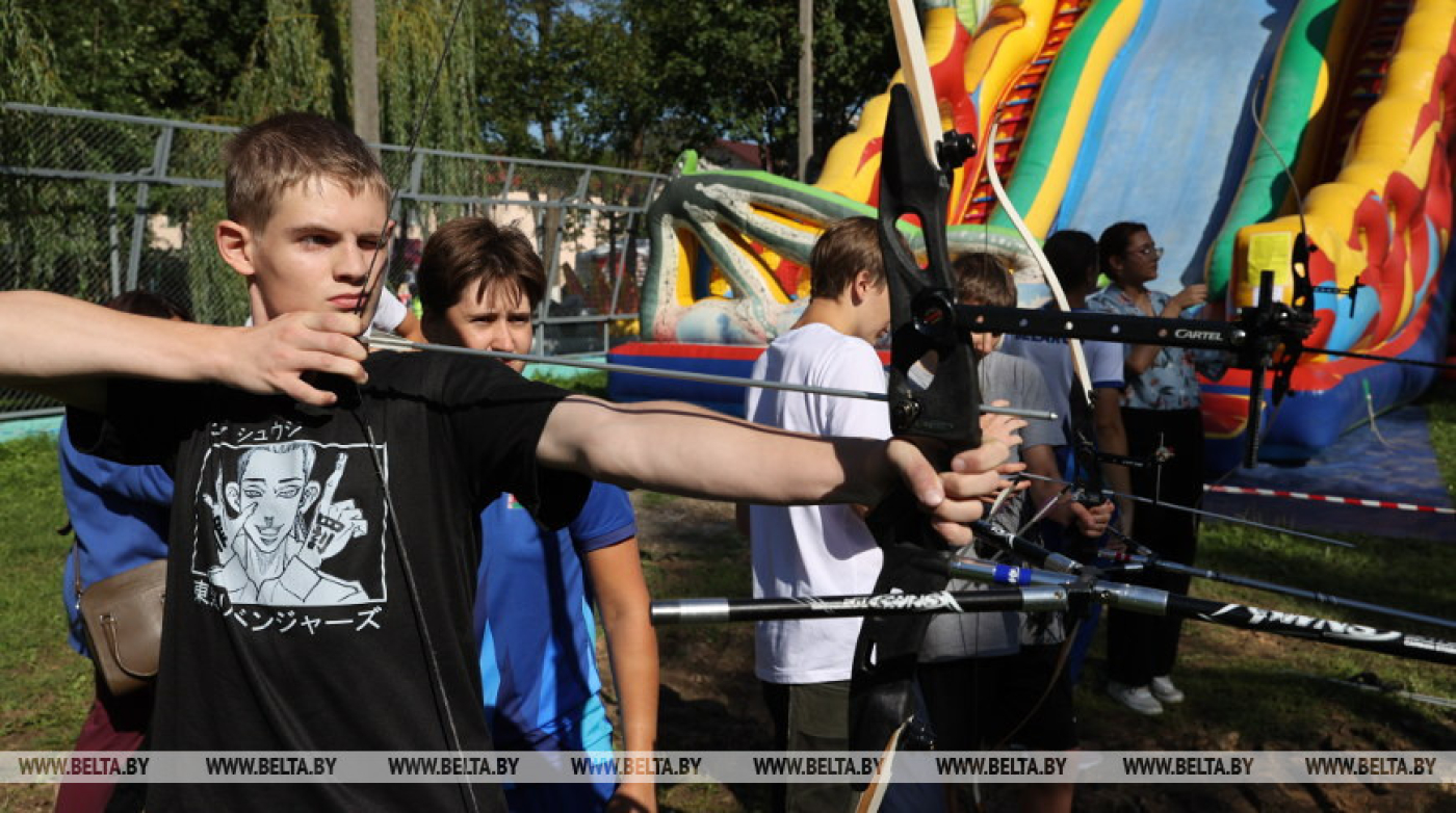 ФОТОФАКТ: Соревнования лучников проходят в Городке на интерактивной площадке БЕЛТА