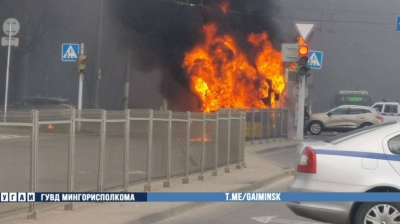 В Минске загорелся автобус, по Логойскому тракту ограничено движение