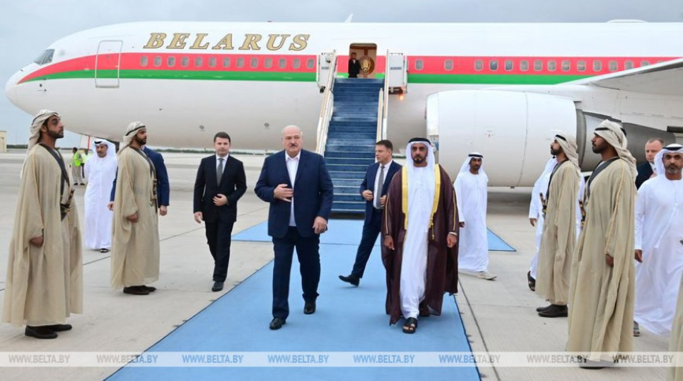 Президент прибыл в ОАЭ