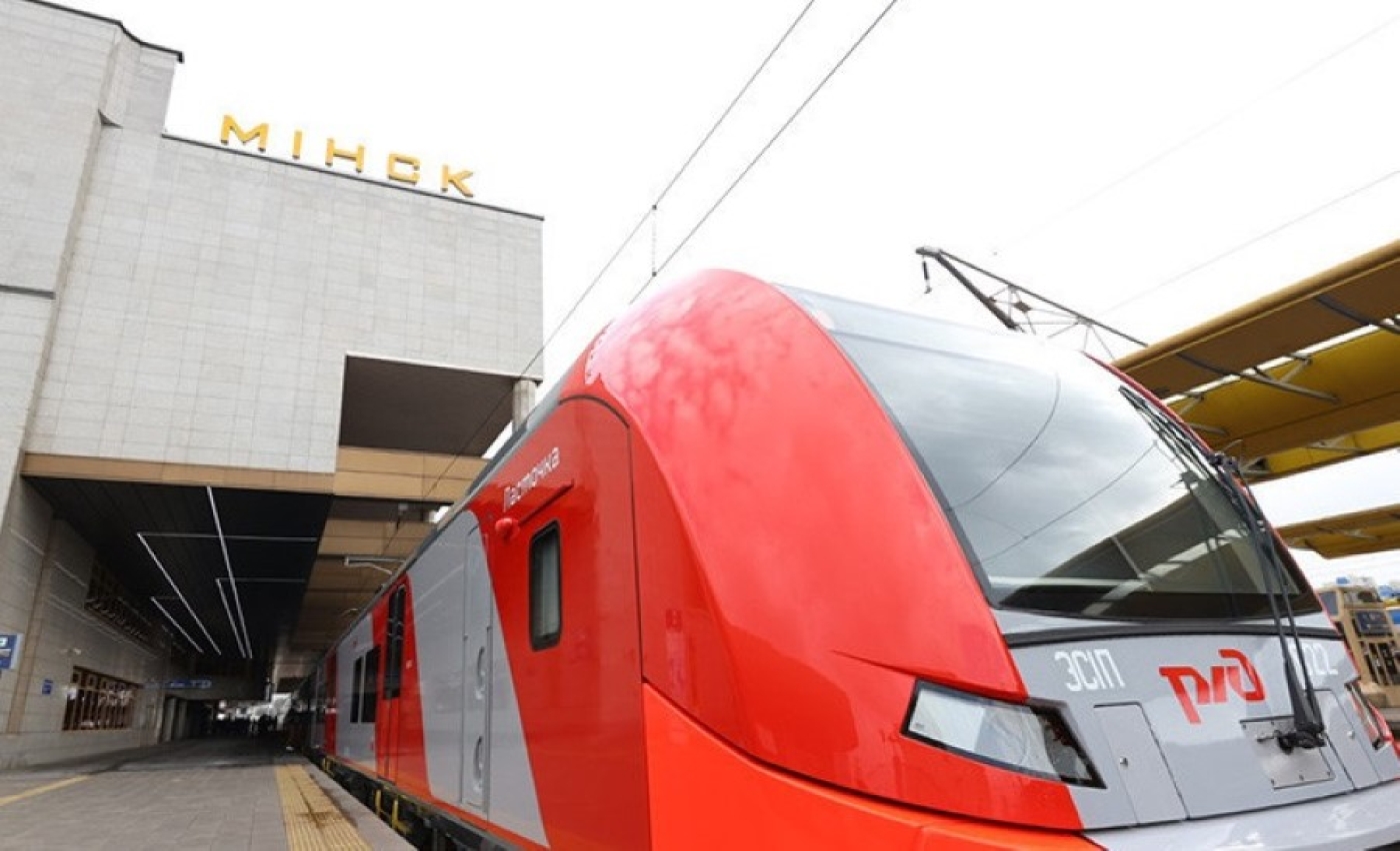 Более 50 топовых писателей, литераторов, публицистов привезет в Минск "Книжный поезд" из России