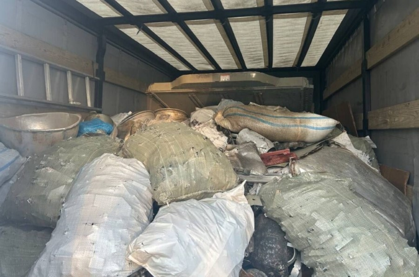 В Борисовском районе предотвращен незаконный вывоз из страны 3 тонн цветмета