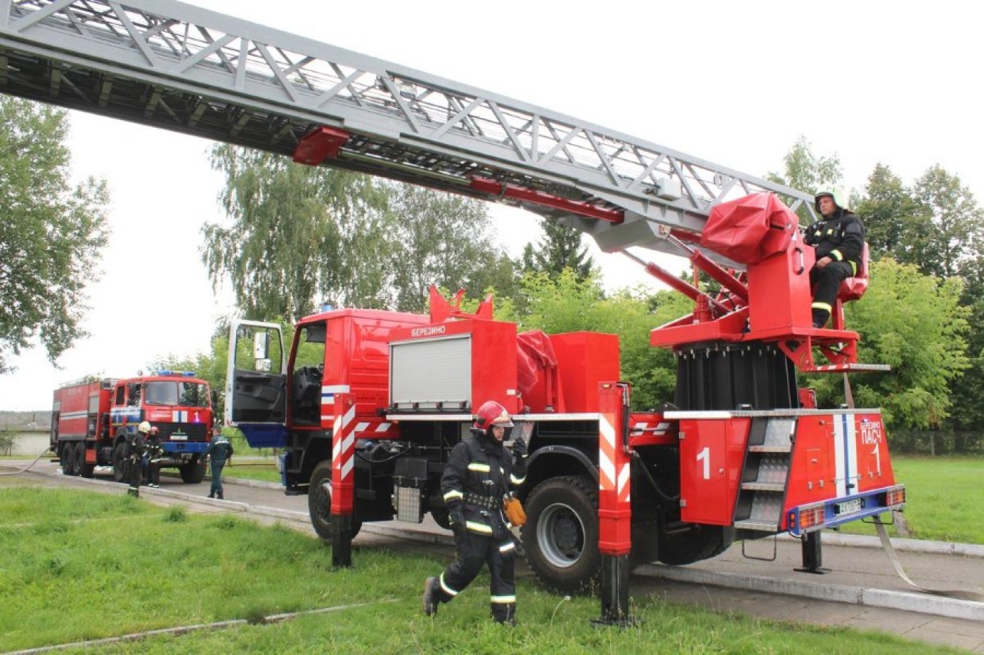 Березинские спасатели оттачивали мастерство при проведении тактико-специального учения