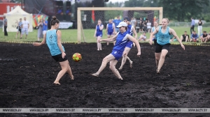 Фестиваль болотного футбола в Березовке собрал 44 команды