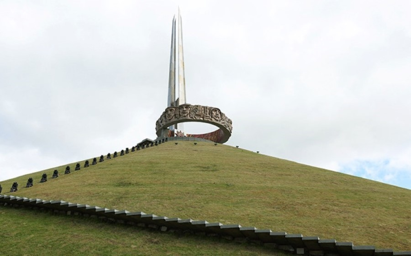 На Кургане Славы во время республиканского субботника заложат парк в виде крыльев аиста