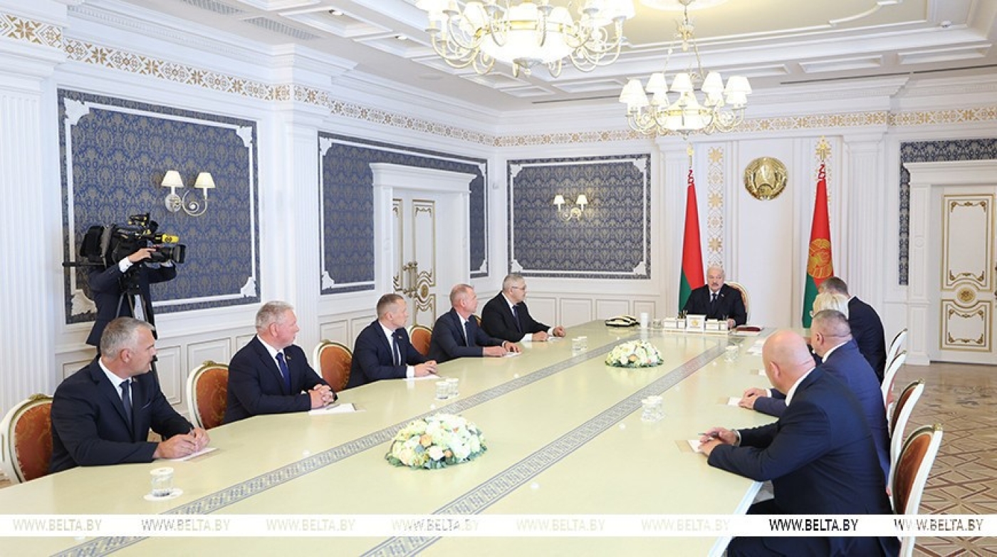 Новые руководители в семи районах страны и в районе Гродно. Лукашенко принял кадровые решения