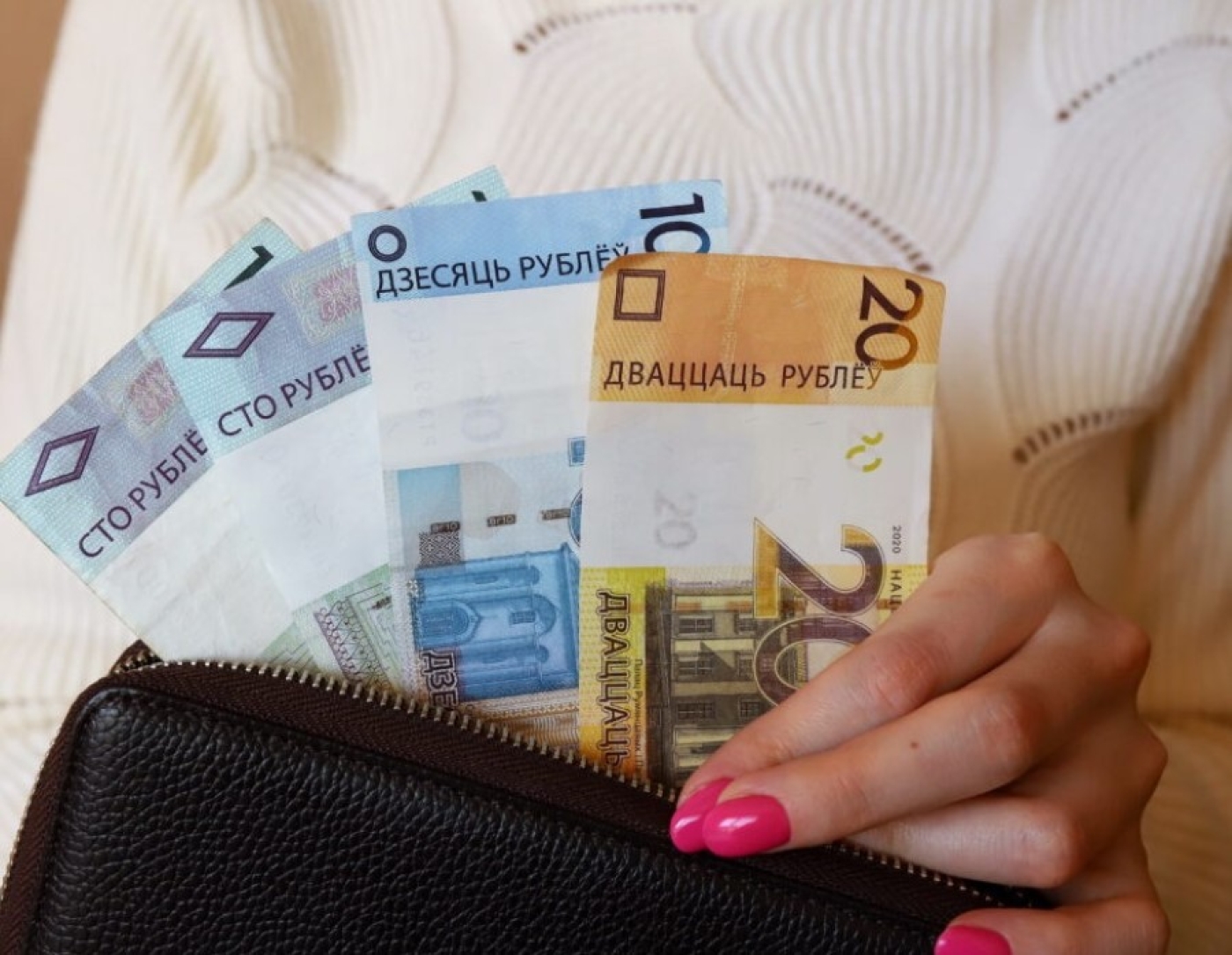 Минимальная зарплата в Беларуси вырастет на 18%