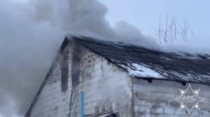 Спасатели ликвидируют возгорание в неэксплуатируемом здании в Молодечно