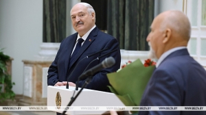 "Вами гордится страна!" Лукашенко вручил награды заслуженным аграриям Беларуси