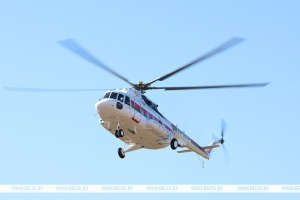 Лукашенко с борта вертолета инспектировал ход посевной в Минской области