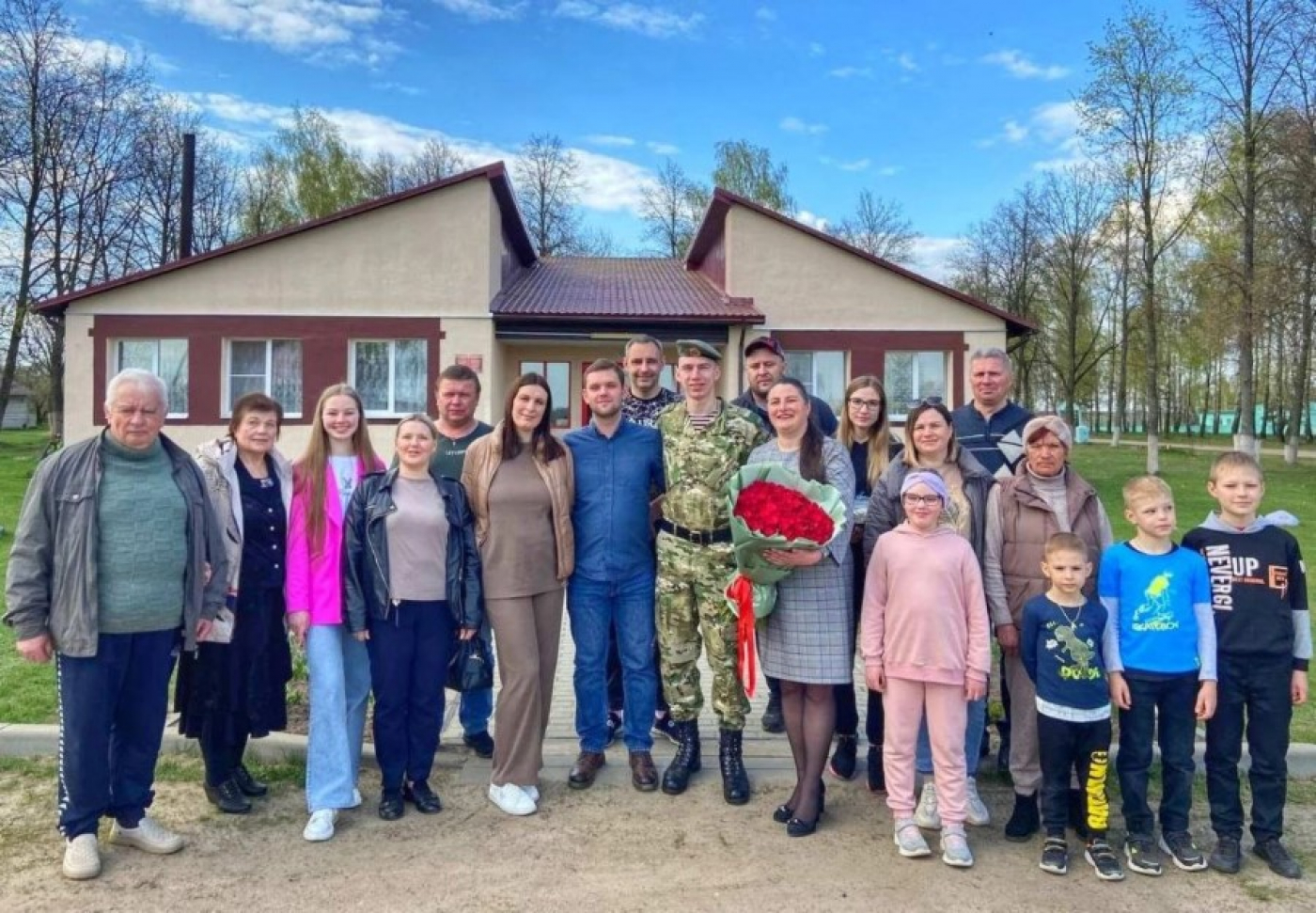 На дембель - с букетом роз