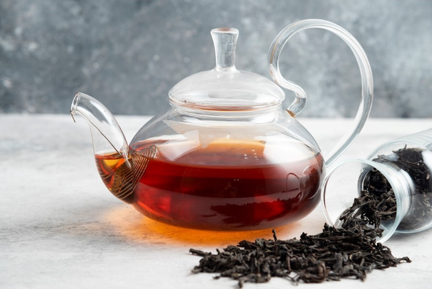 Сколько кружек чая в день полезно для организма и когда этим напитком увлекаться нельзя — отвечает врач