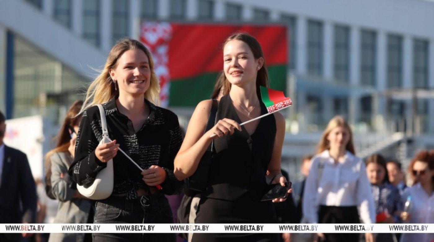 Соцсети и День народного единства. Что интересовало молодежь на акции &quot;Беларусь адзiная&quot;