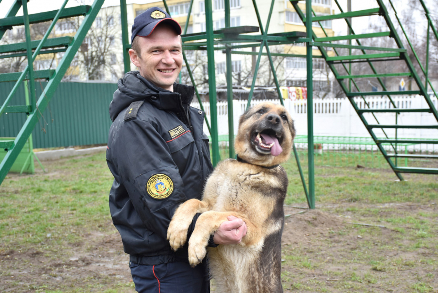 Дай, сябра, на шчасце лапу мне