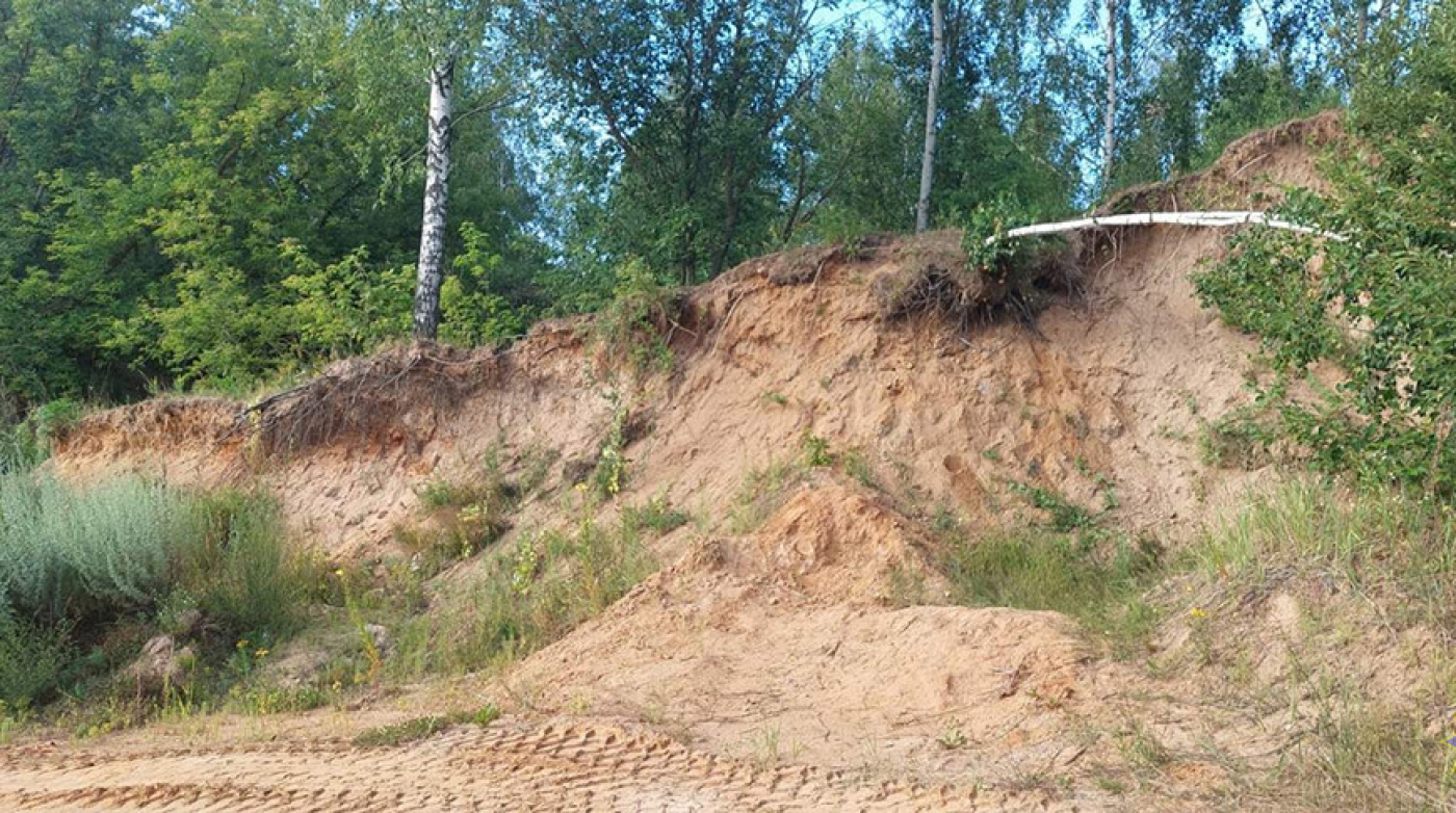 В Быхове ребенка засыпало песком. Следователи работают на месте  происшествия - Газета «Березинская панорама»