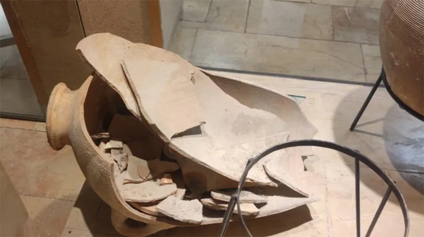 В Израиле пятилетний ребенок случайно разбил уникальный кувшин, созданный 3,5 тыс. лет назад