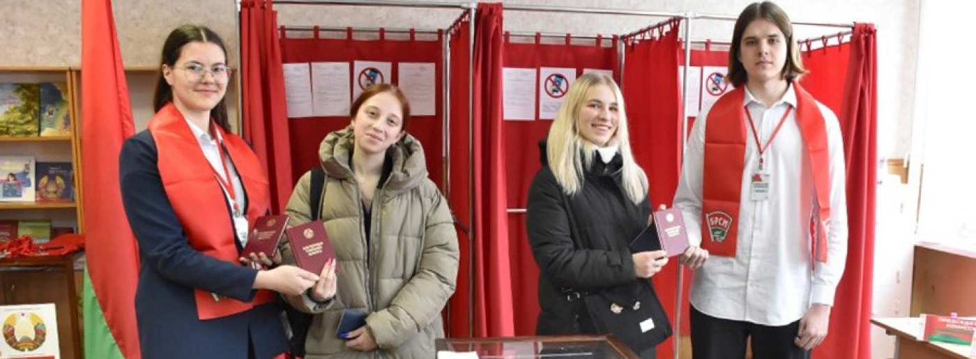 На участке голосования в Березинской гимназии активно идёт досрочное голосование