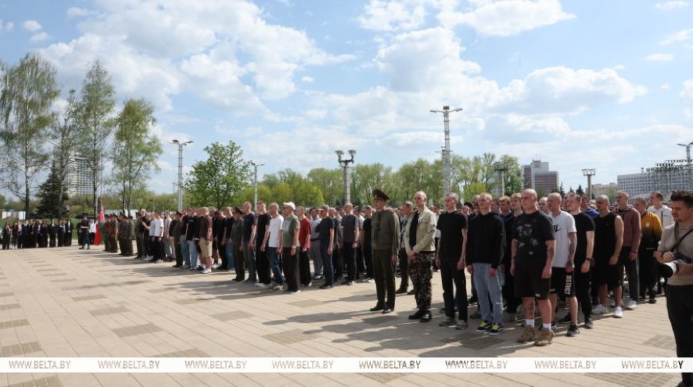 В Беларуси началась отправка в войска призванных на срочную военную службу