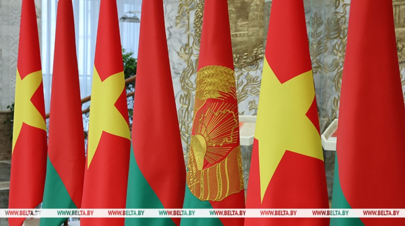 Встреча Лукашенко и генсека ЦК Компартии Вьетнама То Лама началась во Дворце Независимости