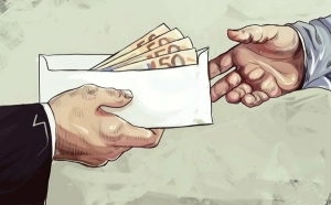 Обеспечивали сотрудничество за взятки