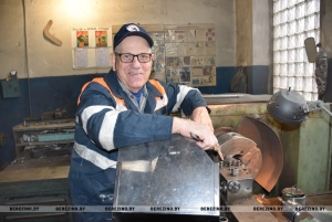 Мастеру токарных дел скоро 70!