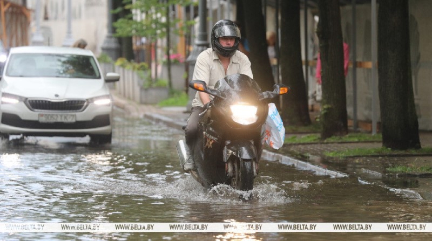 МЧС: ливень в Минске привел к затоплению пяти участков проезжей части