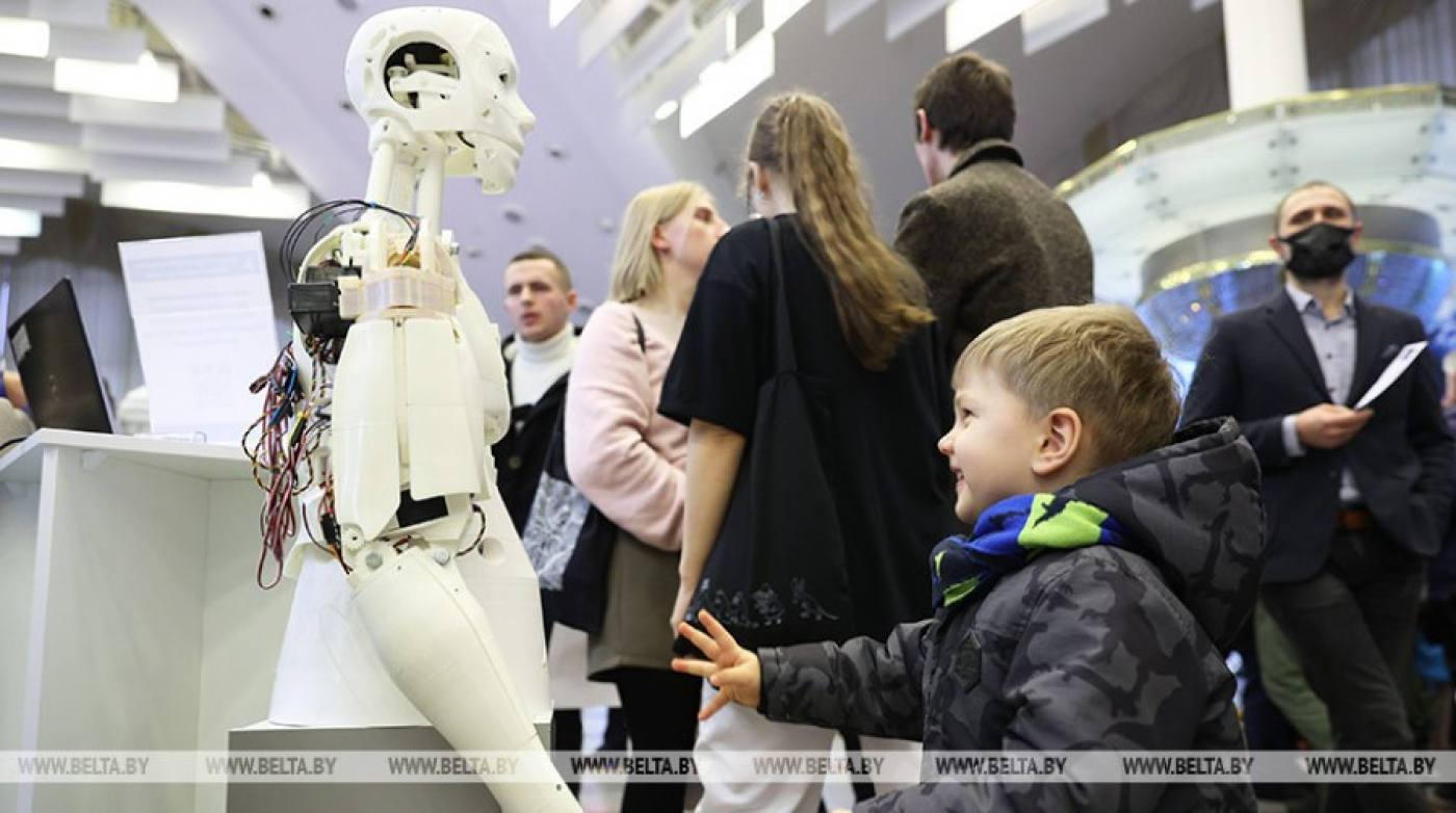 Выставку "Беларусь интеллектуальная" продлят на неделю из-за большого интереса посетителей