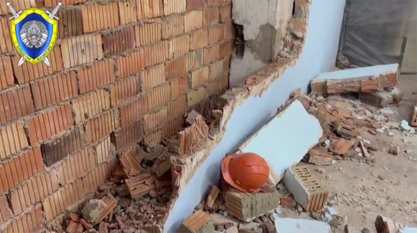 В Минске кирпичная кладка придавила рабочего, он в крайне тяжелом состоянии