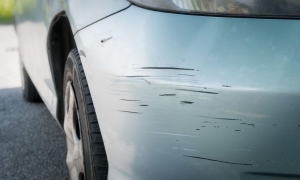Как убрать царапины на кузове автомобиля дешево