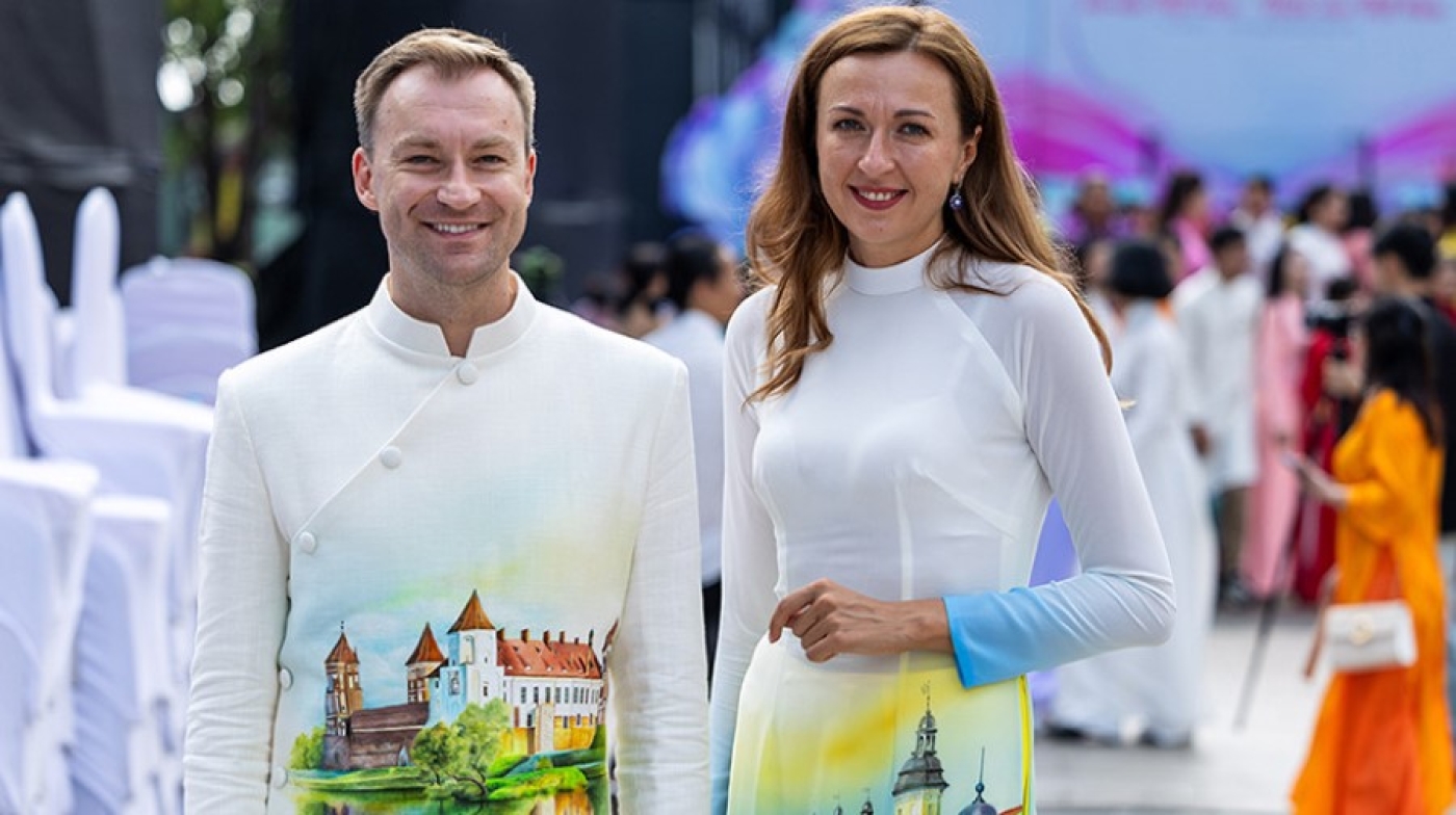 Беларусь приняла участие в фестивале вьетнамского традиционного костюма Аозай