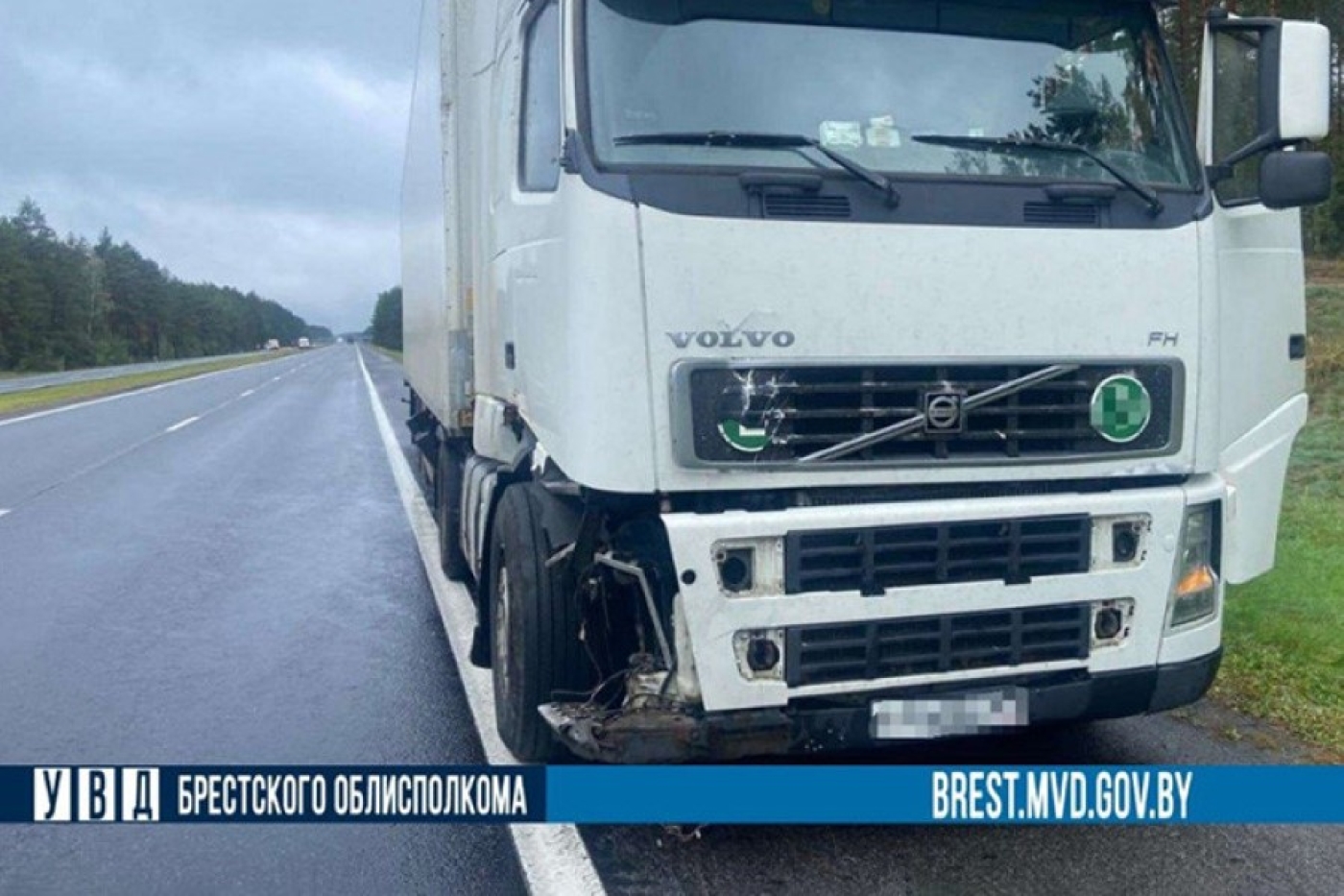 В Барановичском районе водитель тягача столкнулся с прицепом автомобиля и насмерть сбил мужчину