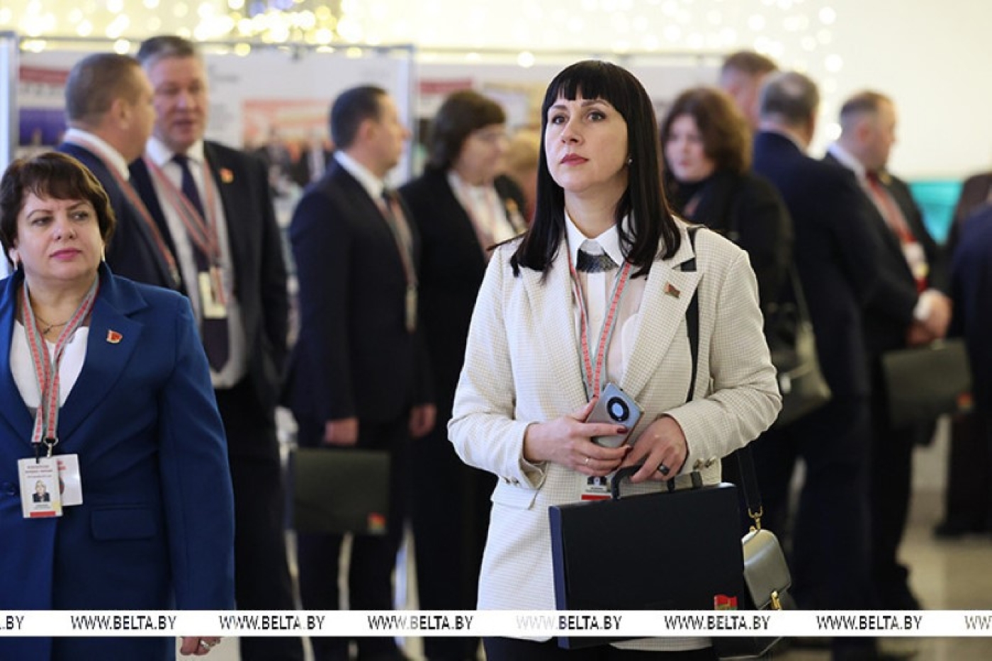 Делегаты ВНС начинают прибывать во Дворец Республики