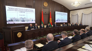 Лукашенко поручил до 1 мая внести предложения по раскрепощению регионов и предприятий
