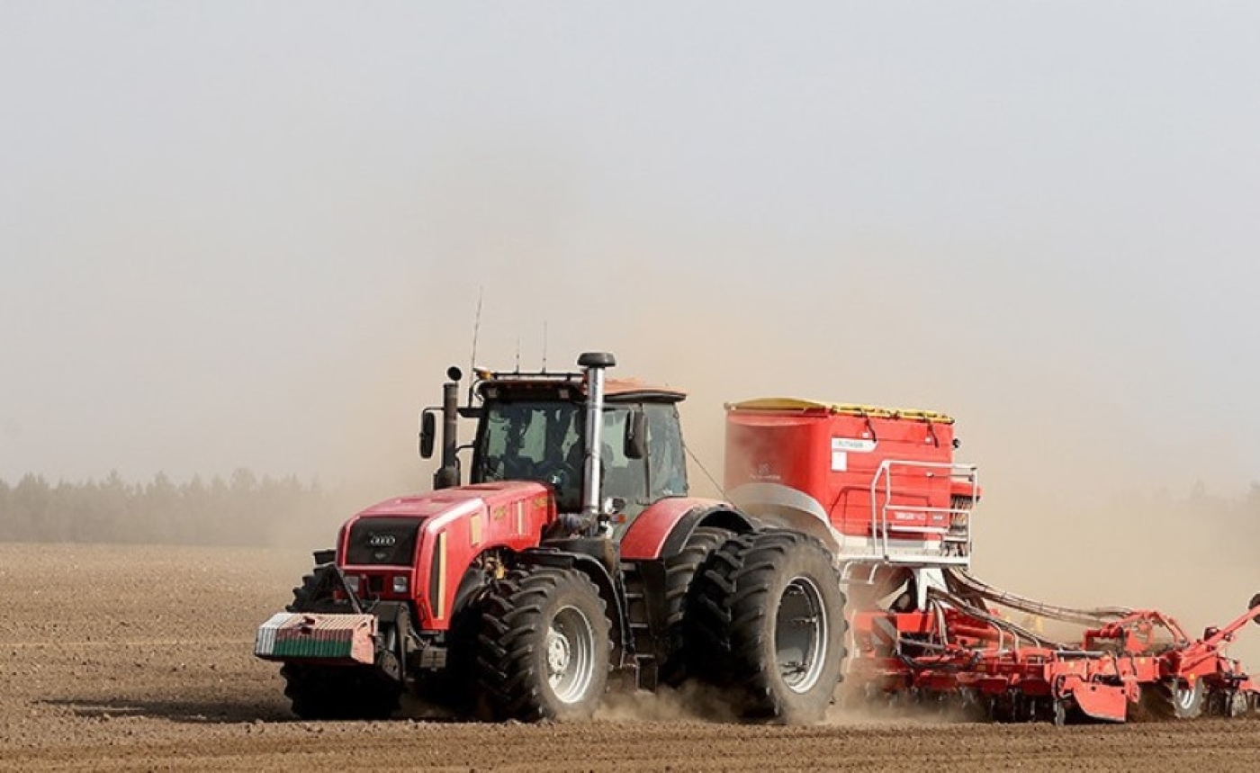 Дорог каждый час. Ежедневно на полях Минской области работает около 10 тыс. единиц сельхозтехники