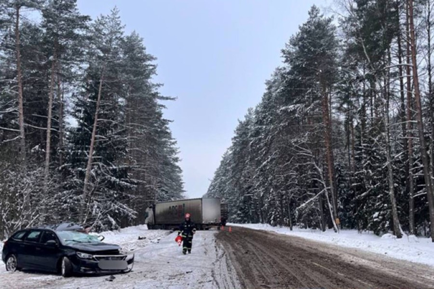 В Барановичском районе легковушка выехала на встречную полосу и столкнулась с грузовым автомобилем