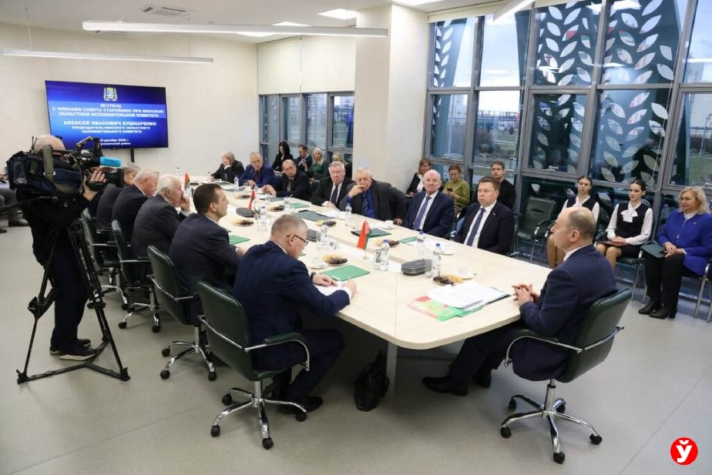 «Фантастика!»: Кушнаренко и старейшины Минщины впечатлились биотехнологиями в Пуховичском районе