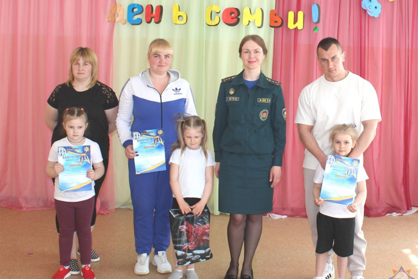 Мама, папа, мы –  в безопасности сильны