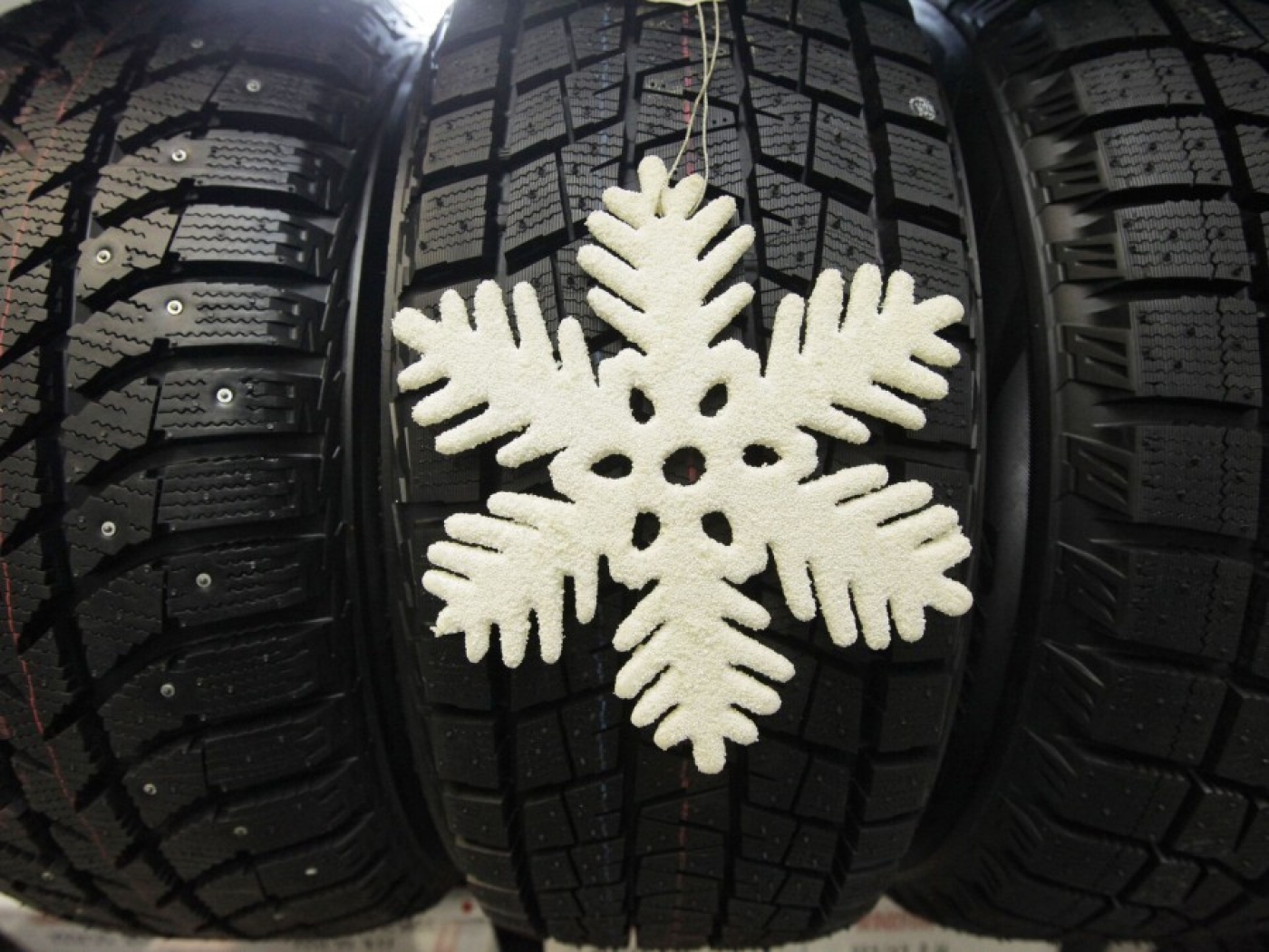 Водители в Беларуси с 1 декабря должны использовать зимние шины на автомобилях