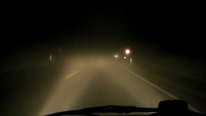 В туман и дождь будьте осторожны на дорогах