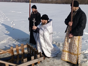 Не забудьте окунуться в прорубь в Крещение