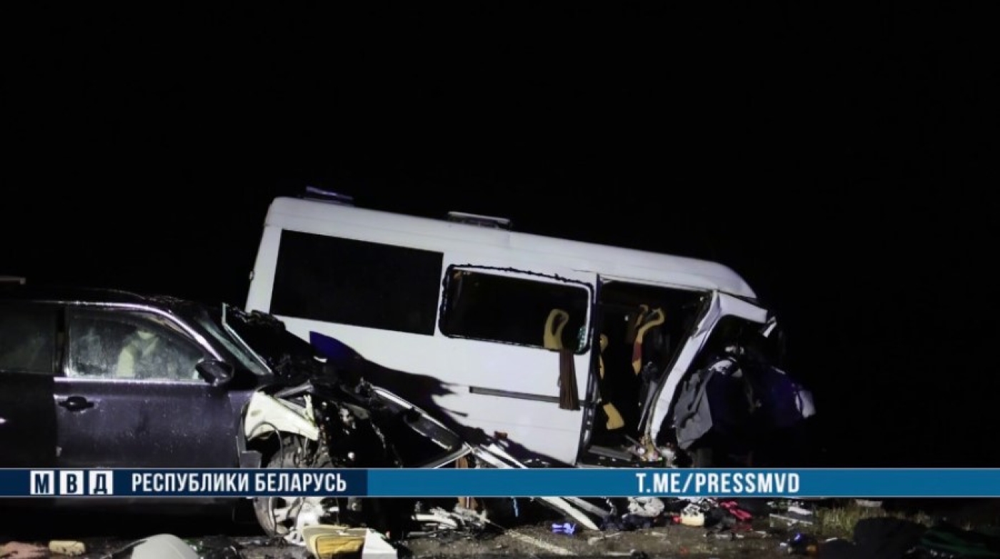 Маршрутка сначала столкнулась с трактором. В МВД дополнили картину смертельного ДТП в Светлогорском районе