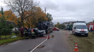 В Слонимском районе в ДТП с грузовиком погиб пассажир, водитель легковушки в реанимации