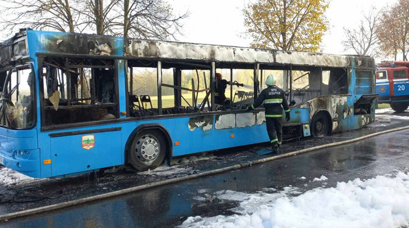 Житель Барановичей угнал пассажирский автобус, в пути он загорелся