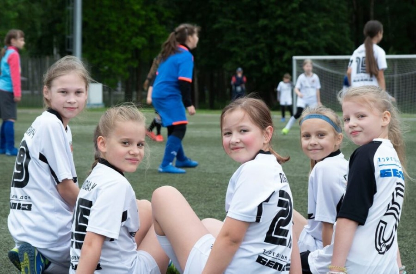 В Жодино открылся единственный в стране женский футбольный класс