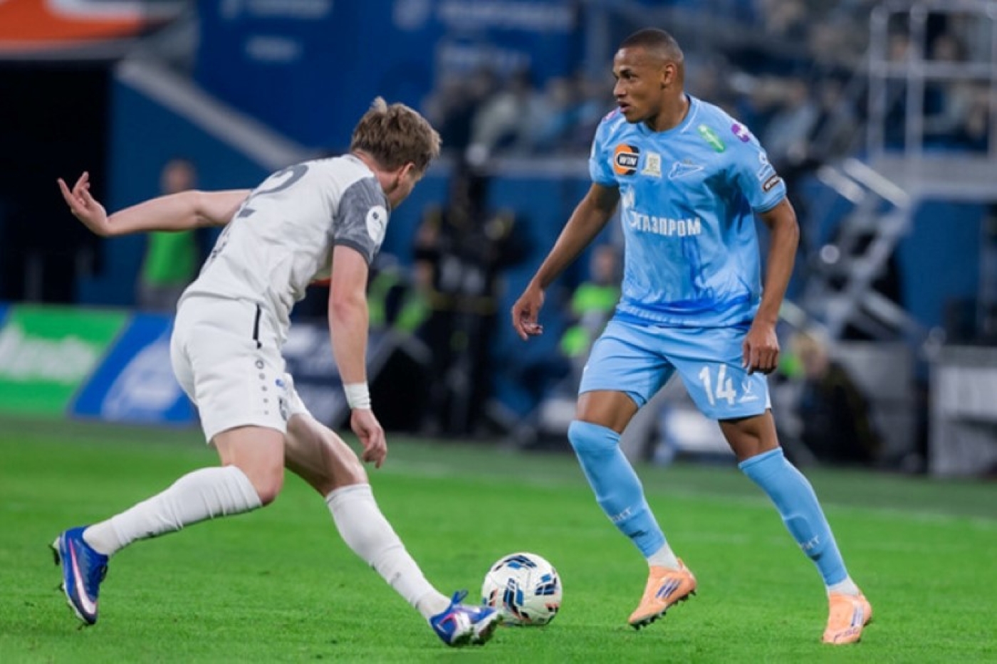 Футболисты "Зенита" вышли в лидеры чемпионата России