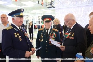 Лукашенко: дороги побед - это и есть путь Беларуси к независимости