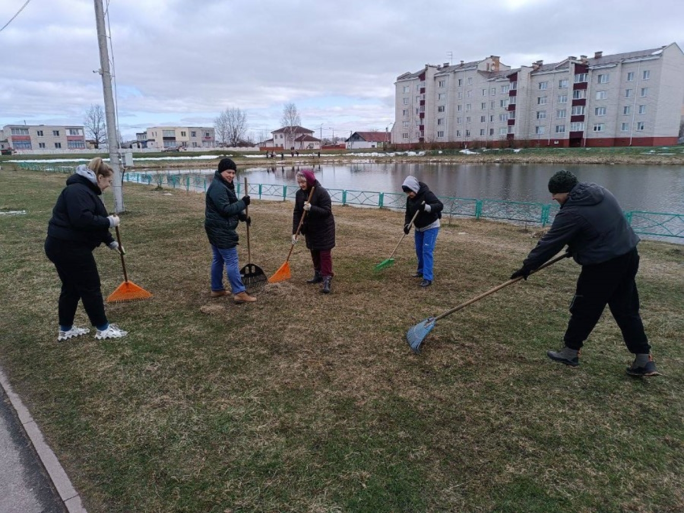Березинцы дружно собрались на субботник