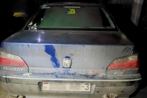 В Лоеве хулигана вычислили по оставленному на машине следу обуви