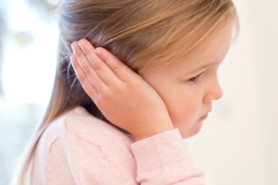 Врач скорой помощи рассказал, что делать, если у ребенка болит ухо